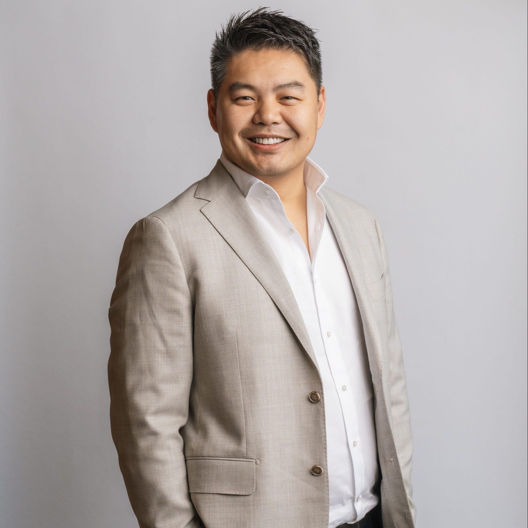 Dr Mark Nieh His main interest in professional development in the past few years has been with restorative dentistry involving aesthetic restorations, dental materials research, and implant restorations.